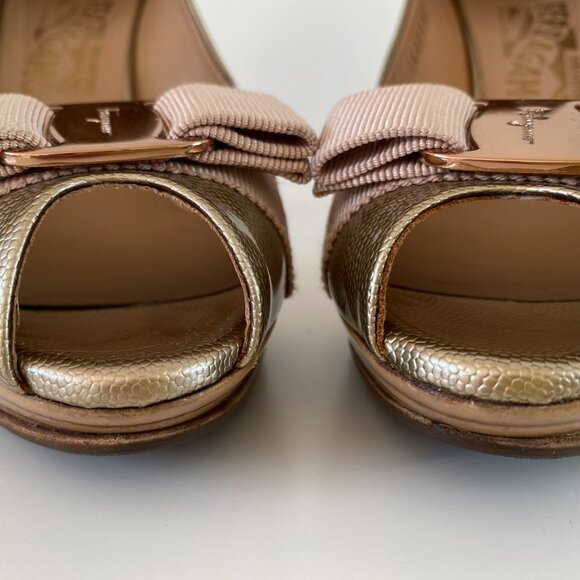 🇮🇹 Made in Italy | Salvatore Ferragamo｜Gold Leather｜Vara Bow Peep Toe Pumps - Picture 9 of 16